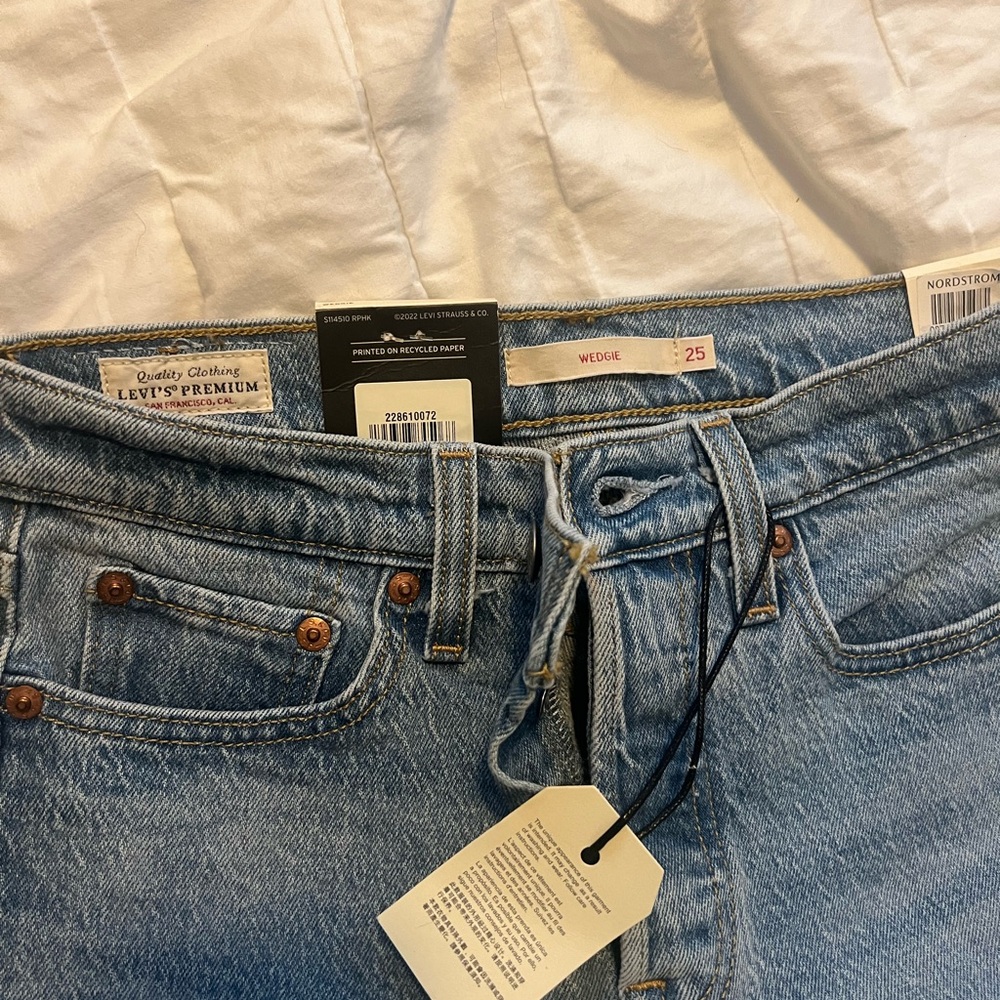 Levis premium - Picture 2 of 4